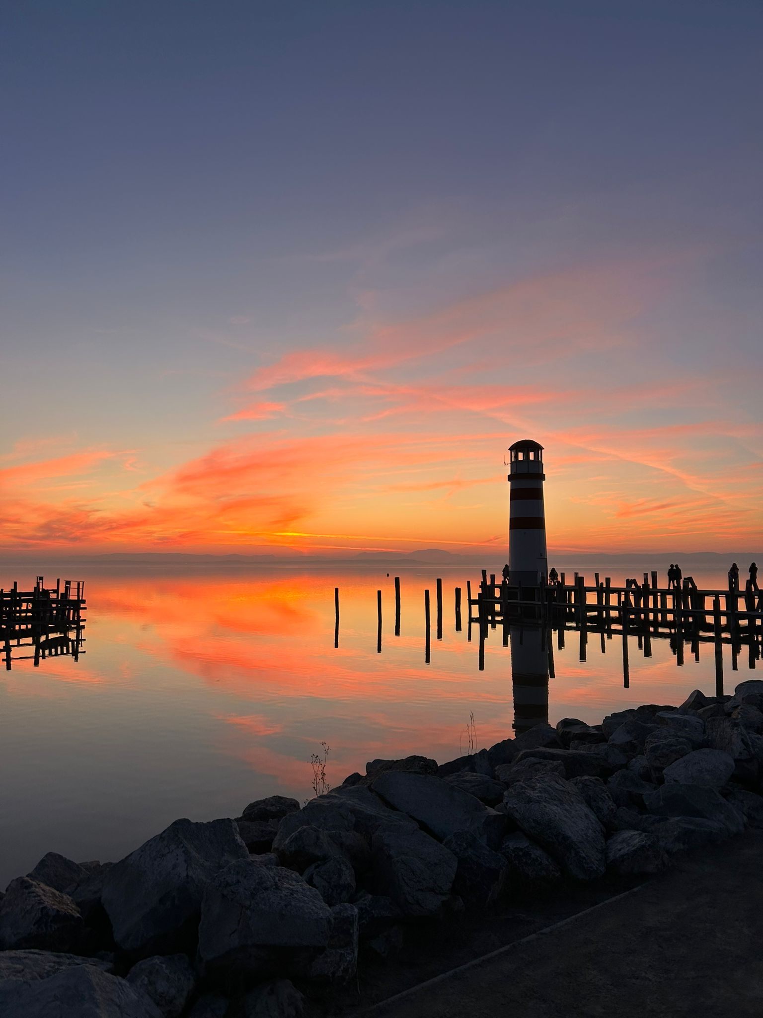 Sonnenuntergang beim Leuchtturm in Podersdorf am See